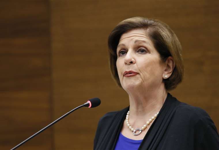 ¿Por qué renunció Pilar Cisneros a liderar la estrategia de campaña de Laura Fernández?