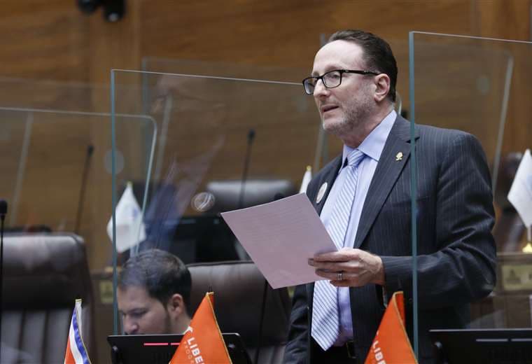 Eli Feinzaig deja la presidencia del PLP y en su lugar asumirá Cati Phillips