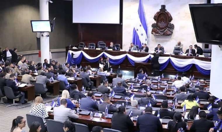 Honduras: destituyen al fiscal general y renuncia la presidenta de la Corte Suprema