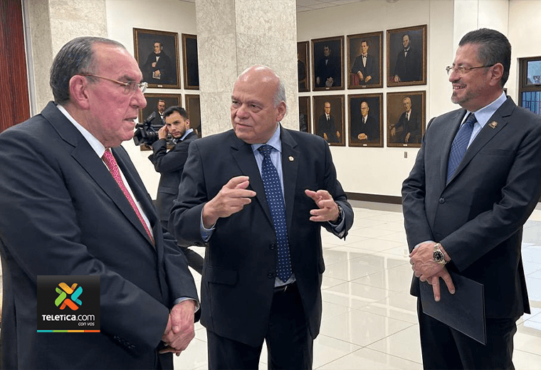 Aguirre: "Caminamos hacia la idea de que la institucionalidad no sirve y eso es peligroso"