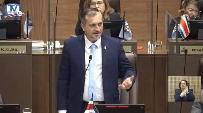 Solo “si el Presidente quiere”, dice oficialismo sobre convocatoria de Chaves