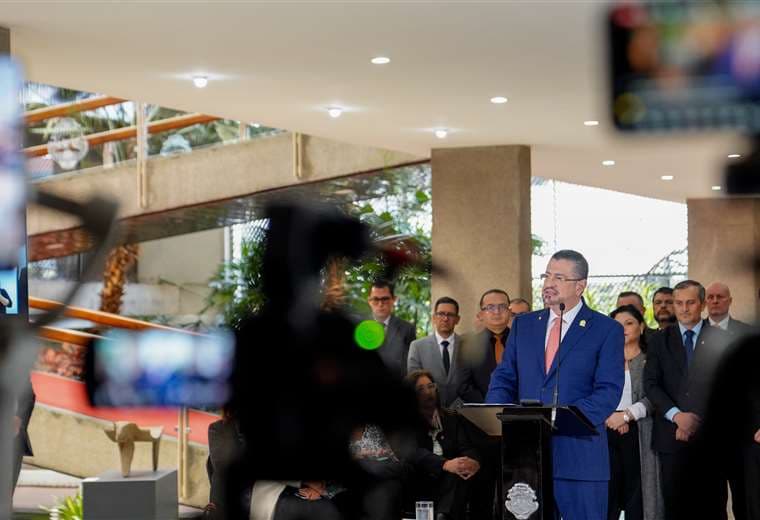 Sala IV condena a Presidencia por callar y apagar micrófonos a periodistas en conferencias