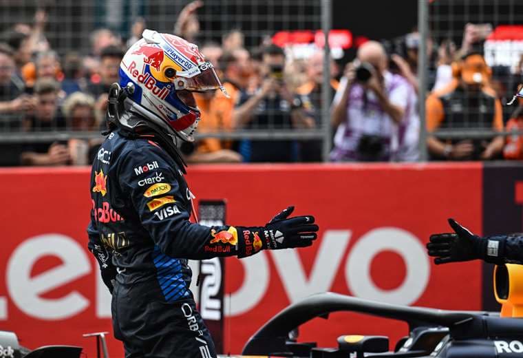 Verstappen arrolla a los McLaren en EEUU y sueña con la remontada en F1