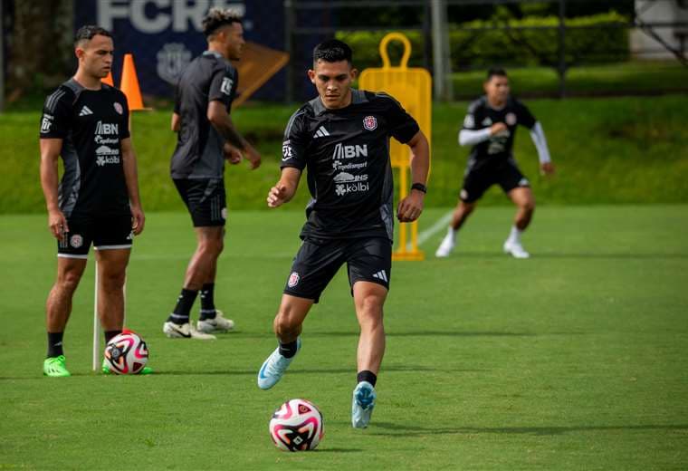 Alonso Martínez: "Es motivante que equipos como Ajax se fijen en uno"
