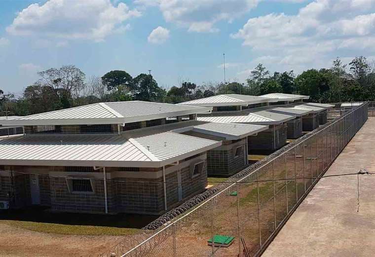 Privado de libertad muere durante traslado a hospital en Pococí