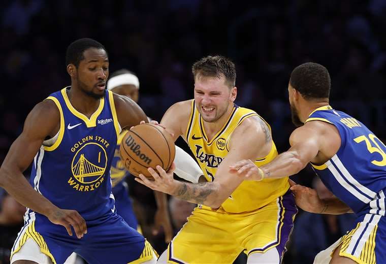 Lakers resienten la falta de LeBron en su estreno con derrota en la NBA