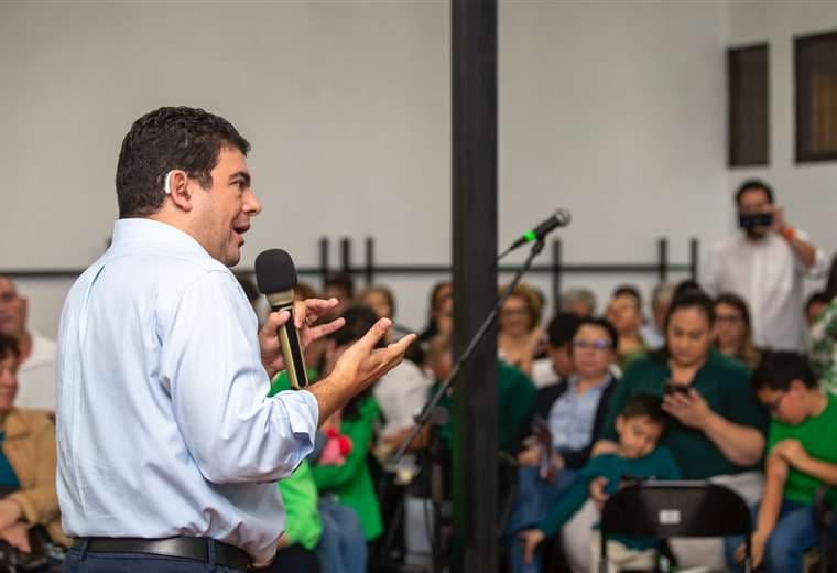 Álvaro Ramos cambia a jefe de campaña