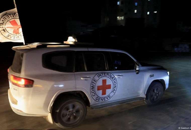 Israel recibe cuerpos de dos presuntos rehenes devueltos por Hamás