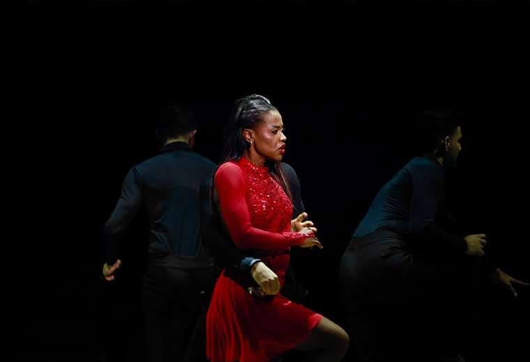Con sensual tango, Katherine Campbell gana su primer 'Premio Wow' en MQB
