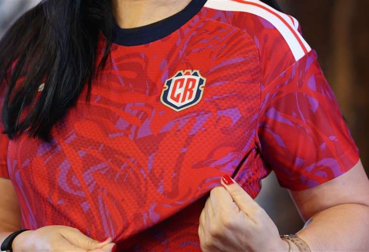 Así se escogió el nuevo uniforme de La Sele