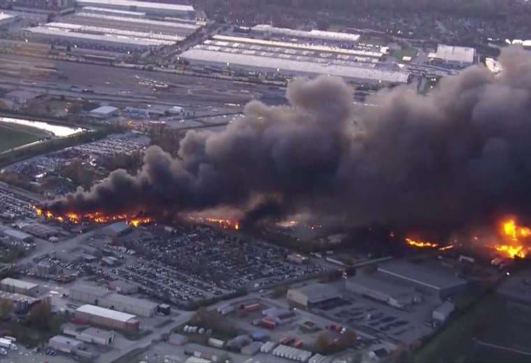 Al menos 7 muertos al estrellarse avión de carga mientras despegaba en Estados Unidos