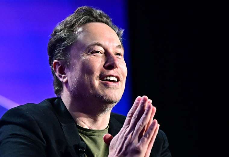 Accionistas de Tesla aprueban paquete salarial de 1 billón de dólares para Elon Musk