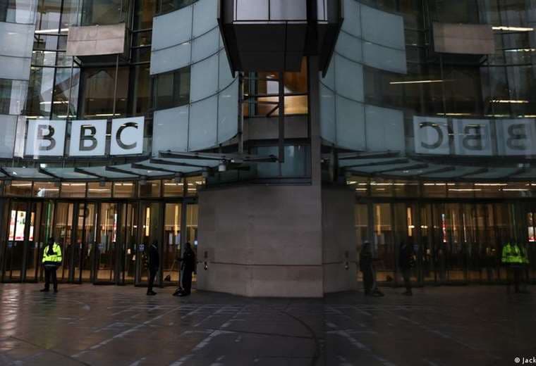 Trump demanda a la BBC por $10.000 millones por difamación