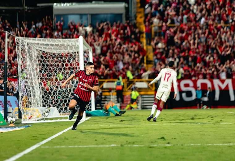 Alajuelense vs Saprissa/Prensa LDA