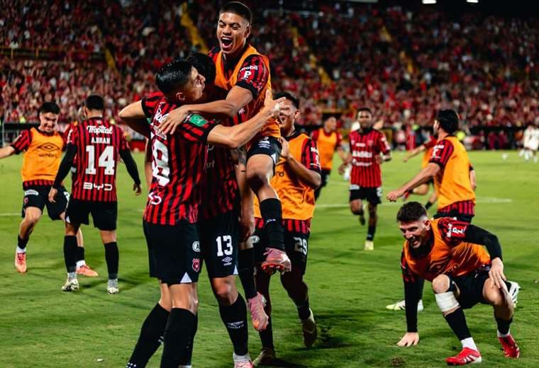 Alajuelense vs Saprissa/Prensa LDA