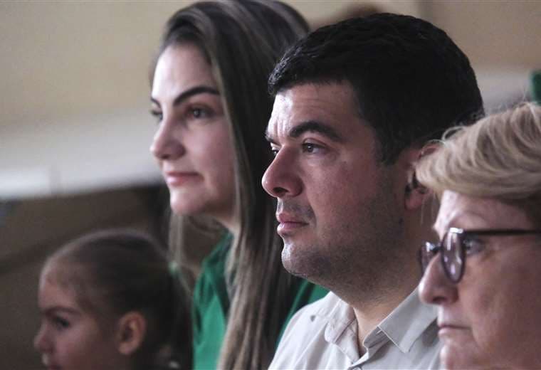 ¿Por qué Álvaro Ramos casi no crece en las encuestas?