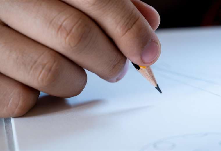 ¿Cuántos alumnos abandonaron los estudios tras las vacaciones de medio año?