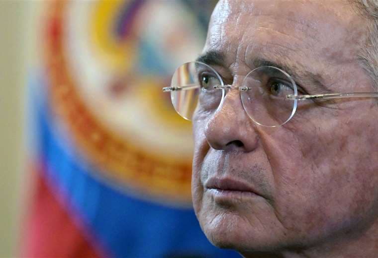 Expresidente colombiano Uribe, hallado culpable por soborno a un paramilitar