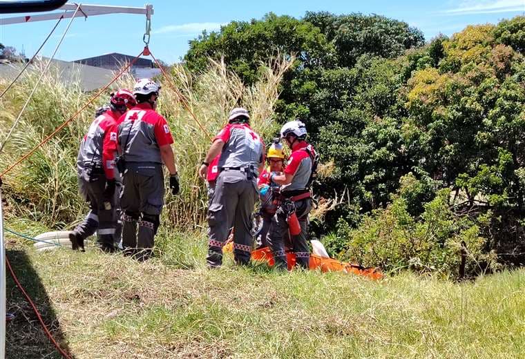 Hombre al que veían bañarse en río de Tibás apareció muerto en la orilla