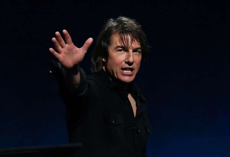 Tom Cruise trae de vuelta el espectáculo a Cannes después de la política