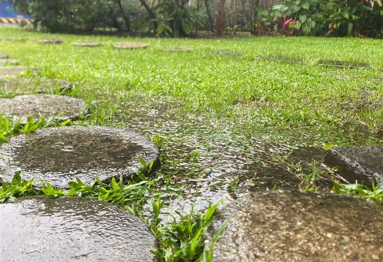 Paso de onda tropical #1 provoca fuertes lluvias en casi todo el país