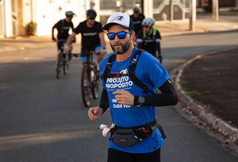 Qué pasó con el corazón de un hombre que corrió 366 maratones consecutivas