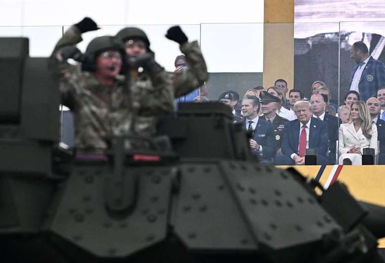 Imágenes del desfile militar de Trump y de las protestas más grandes en su contra 