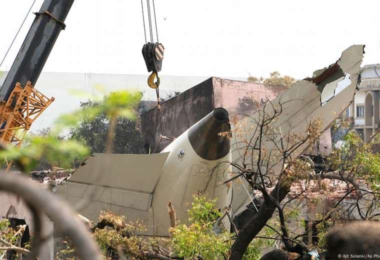 Hallan la segunda caja negra del avión de Air India siniestrado