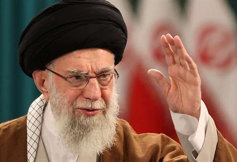 Quién es el ayatolá Alí Jamenei y cuánto poder tiene como líder supremo de Irán