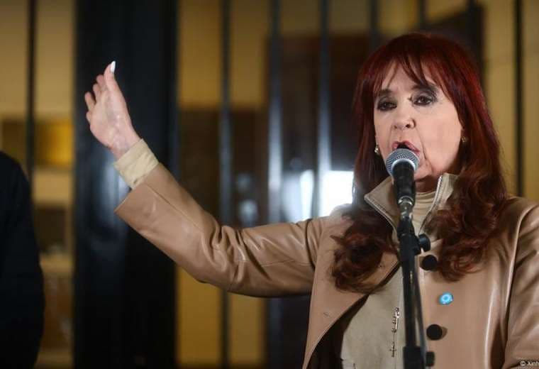 Javier Milei rechaza indultar a Cristina Fernández y crece el debate del balcón