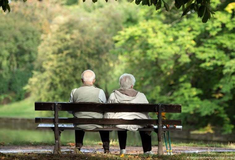 ¿Cuánto esperas vivir? Hombres y mujeres responden distinto, según encuesta