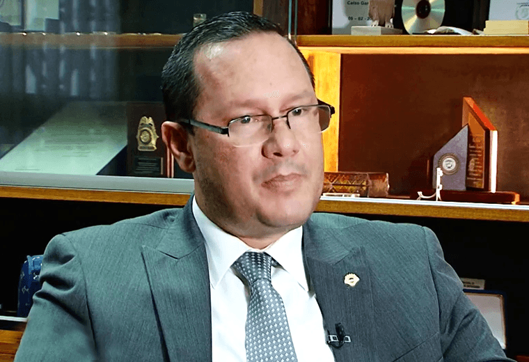 Celso Gamboa cumple un mes detenido entre grabaciones, requisas y poca ropa