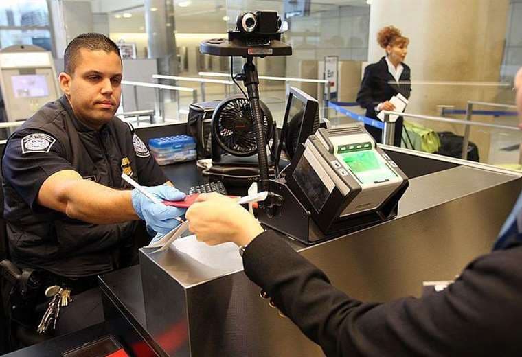 EE. UU. prohíbe o restringe la entrada de los ciudadanos de 19 países