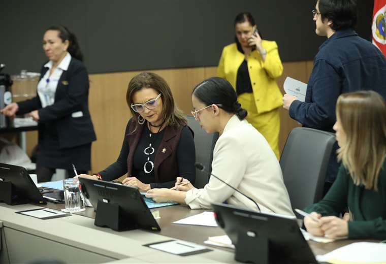 “Los viernes o fines de semana”: Comisión busca tiempo ante cargada agenda de investigaciones