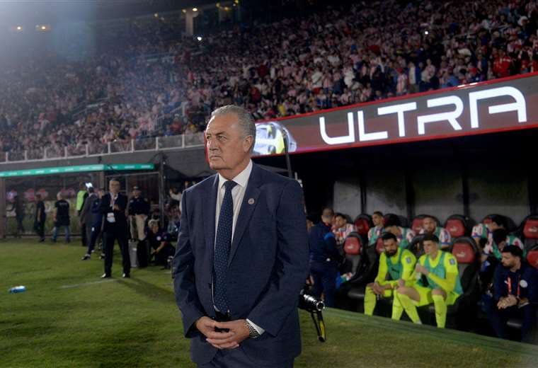 Gustavo Alfaro acaricia el Mundial con Paraguay