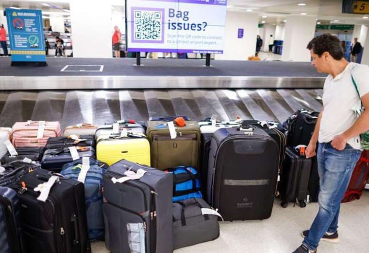 Cómo el cobro de equipaje se convirtió en un multimillonario negocio para las aerolíneas