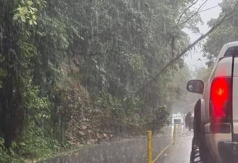 Mal tiempo motiva cierre de ruta 32 