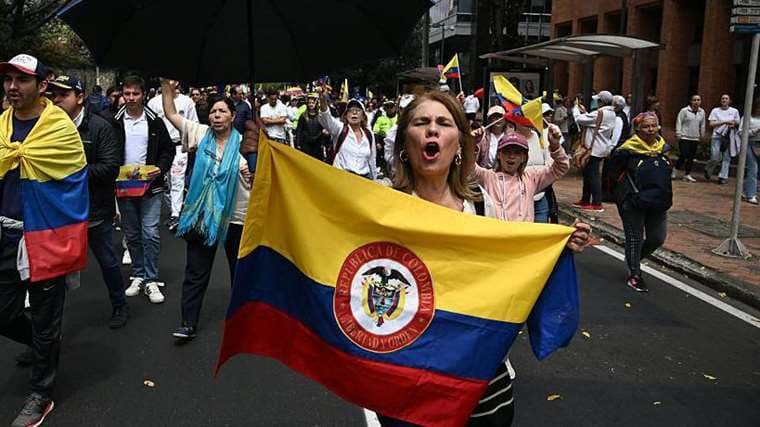 Colombia revive temores del pasado tras atentado a Uribe Turbay en una semana de alta tensión