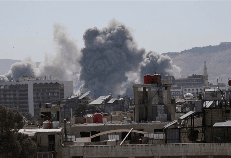 Por qué Israel bombardeó la sede central del ejército de Siria en Damasco