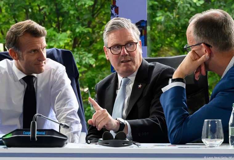 Reino Unido y Alemania renuevan amistad con pacto de defensa y migración
