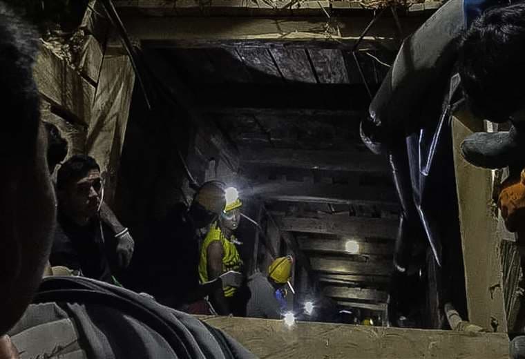 18 mineros están atrapados en una mina de oro en Colombia