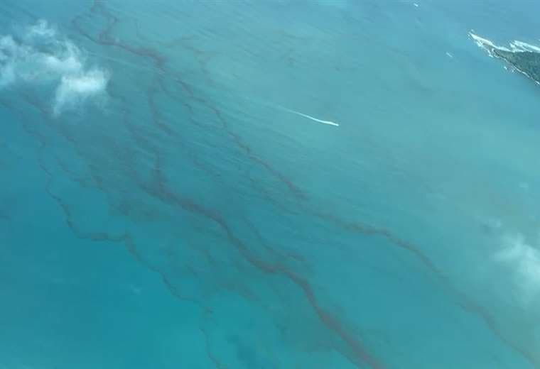 Floración algal tiñe las aguas del Golfo de Nicoya y podría causar irritaciones en la piel