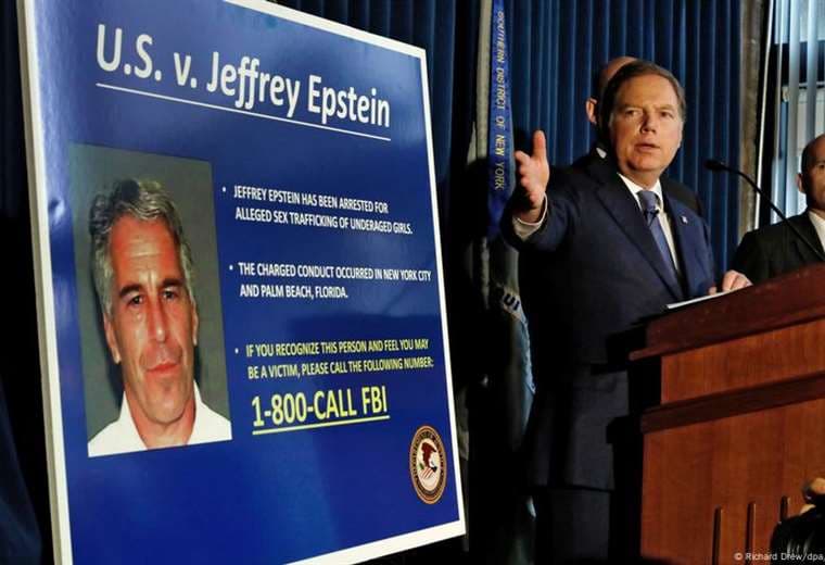 Trump ordena divulgar testimonio del jurado que acusó a Epstein