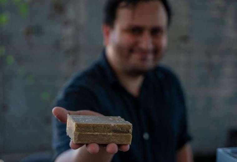 Emprendimiento hondureño logró convertir aceite de cocina usado en jabón y comida para perros