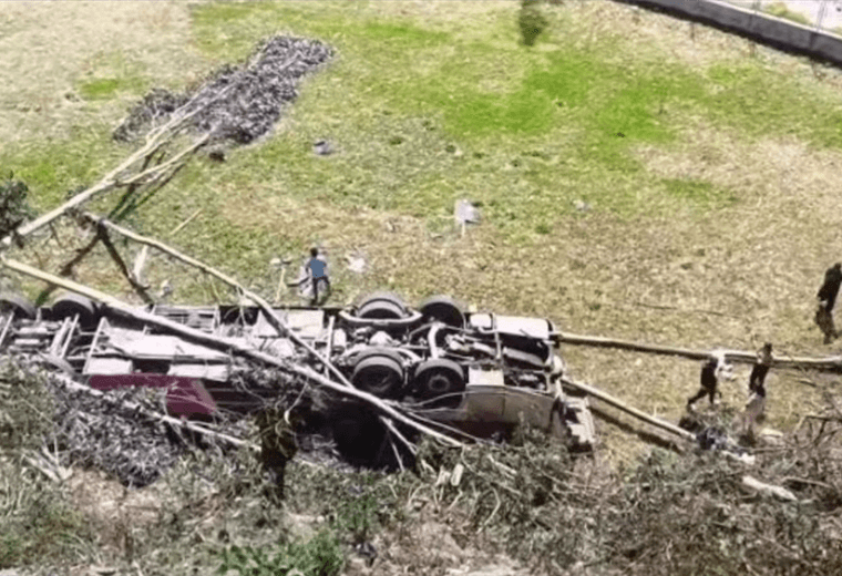 Accidente de bus en Perú deja al menos 15 personas muertas