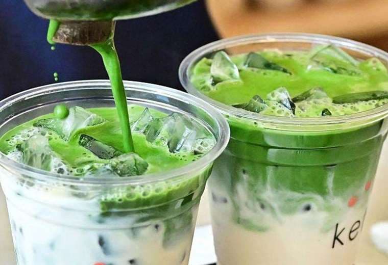 Cómo la moda de tomar té matcha está agotando el suministro de este preciado té japonés