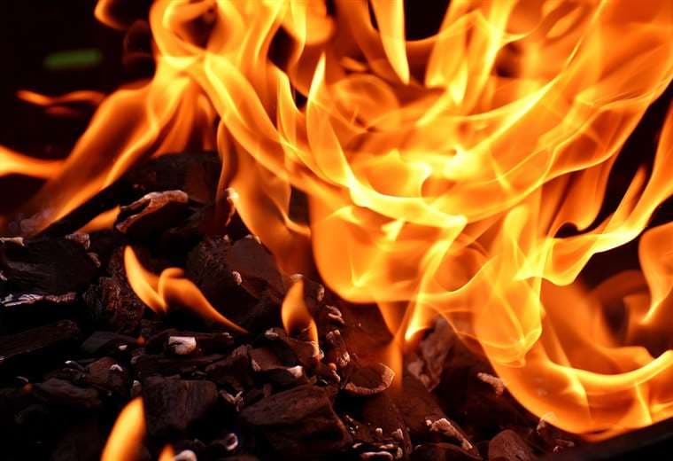 “Nos unimos al dolor”: Escuela se despide de niños tras incendio en Desamparados