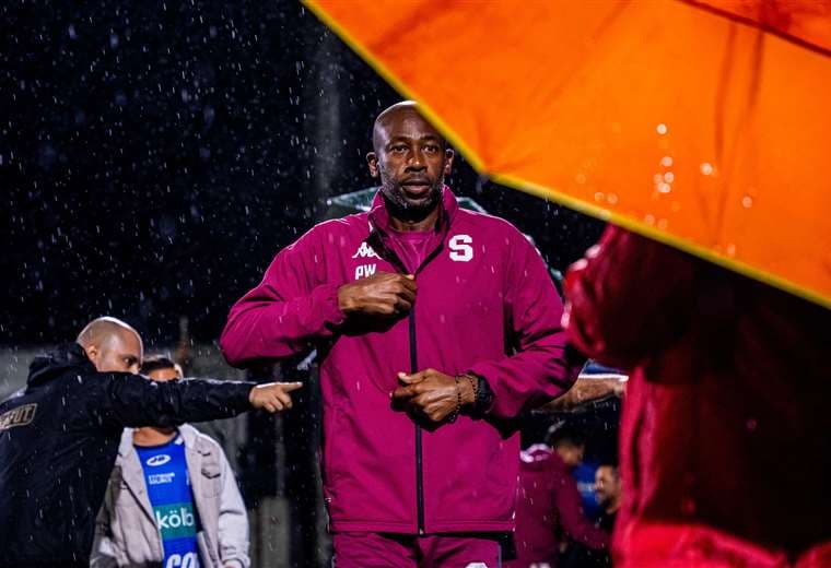 Wanchope destaca la paciencia del Saprissa y confirma evaluación médica para Guzmán