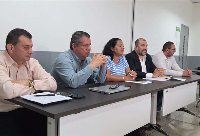 Miembros del Triacode dan su posición tras ser destituidos por el Consejo de Deportes
