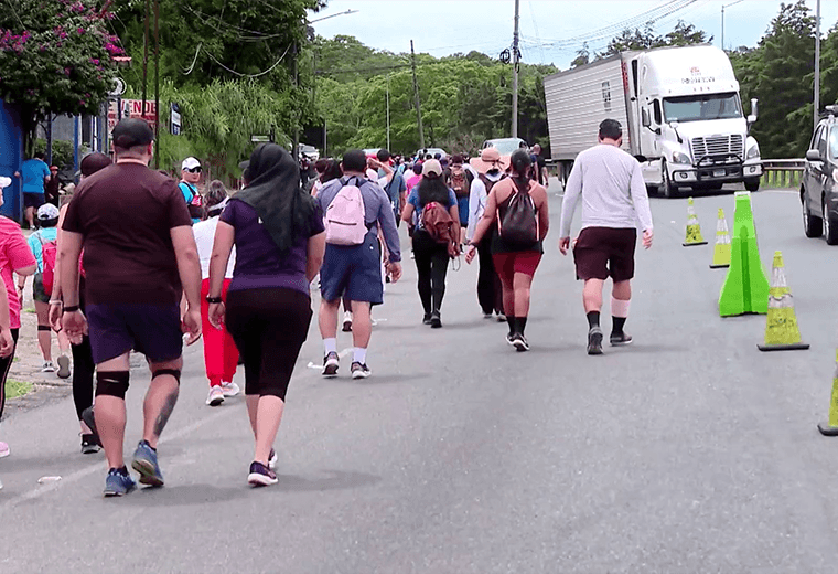 ¿Cómo evitar calambres en caminatas largas?